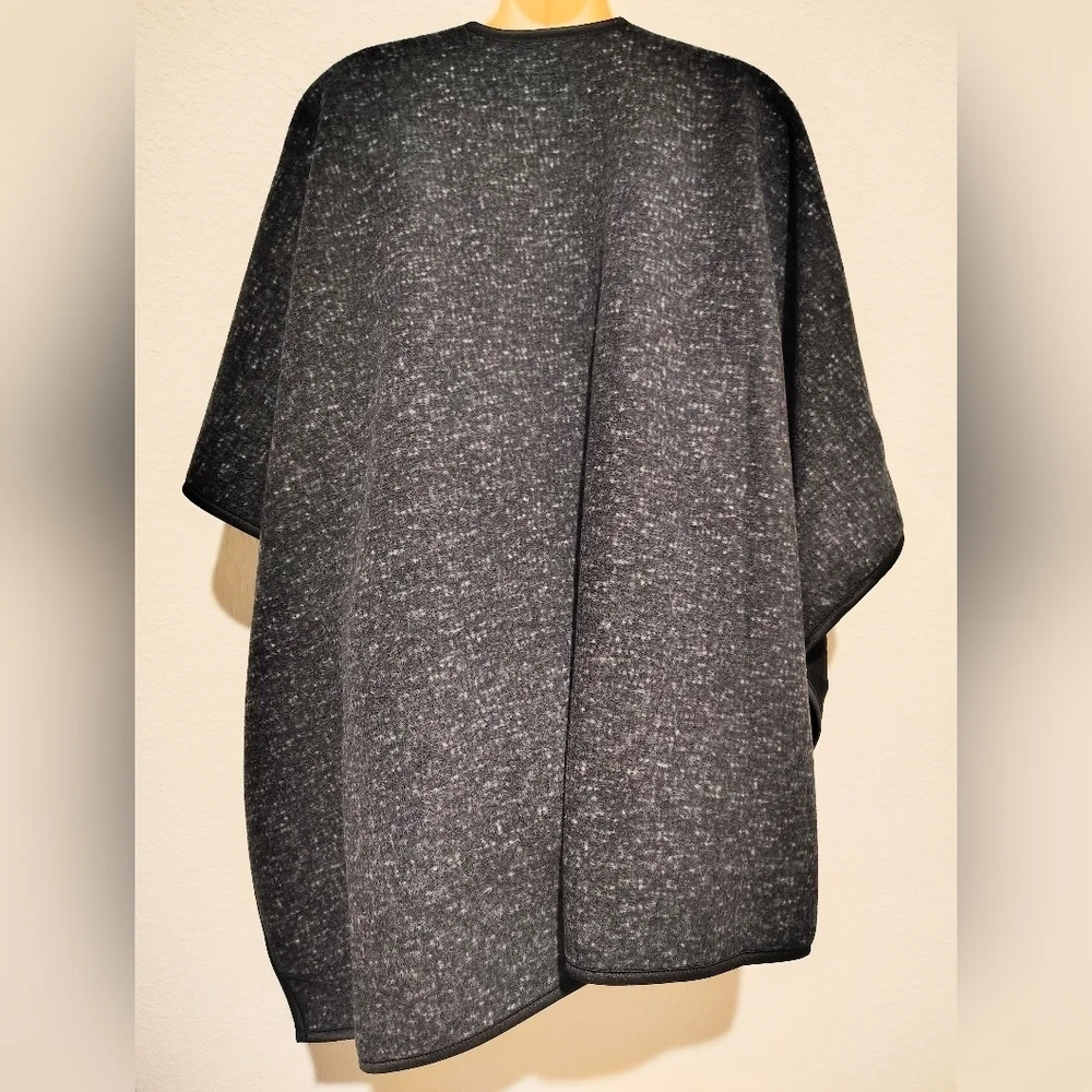 Elegant Black and Gray Women's Fleece Wrap